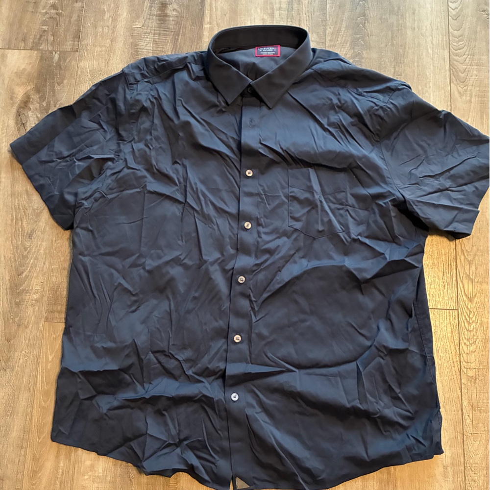 UNTUCKit Men’s Short Sleeve Button-Up Shirt in Black